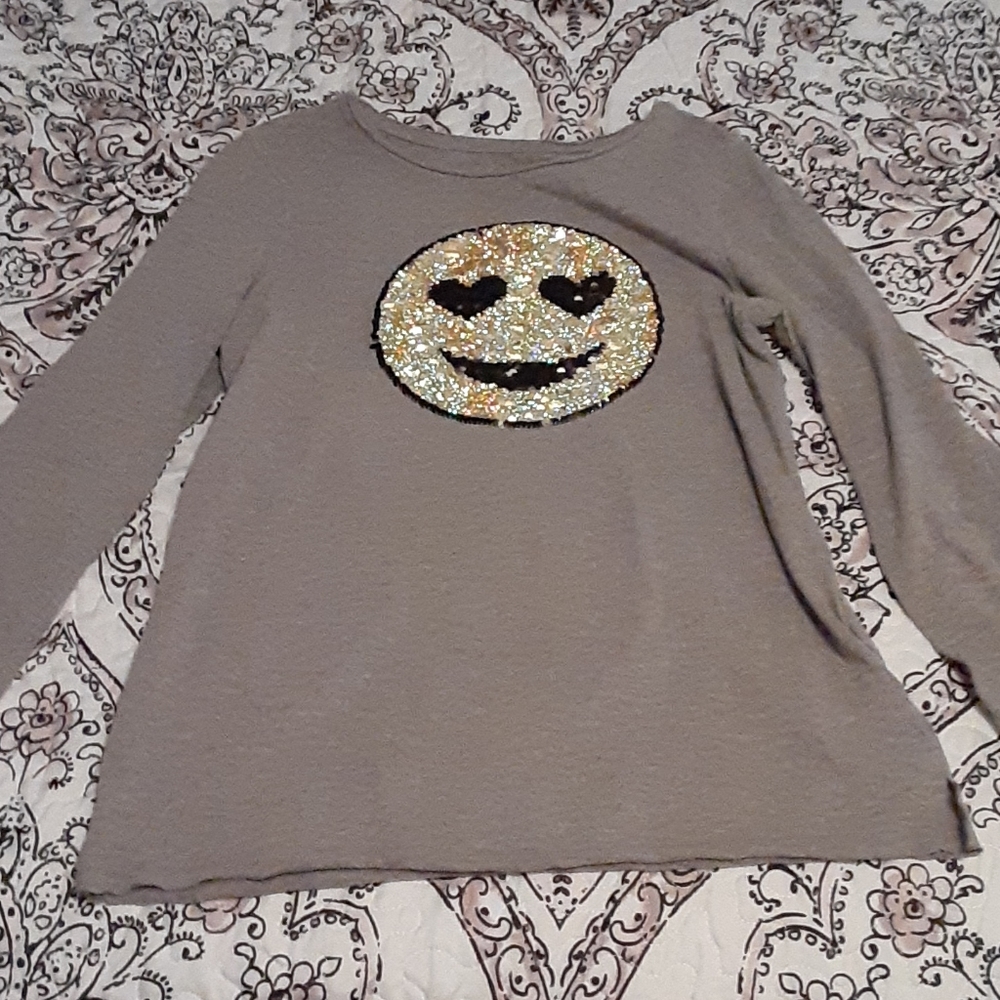 Long sleeve gray tee